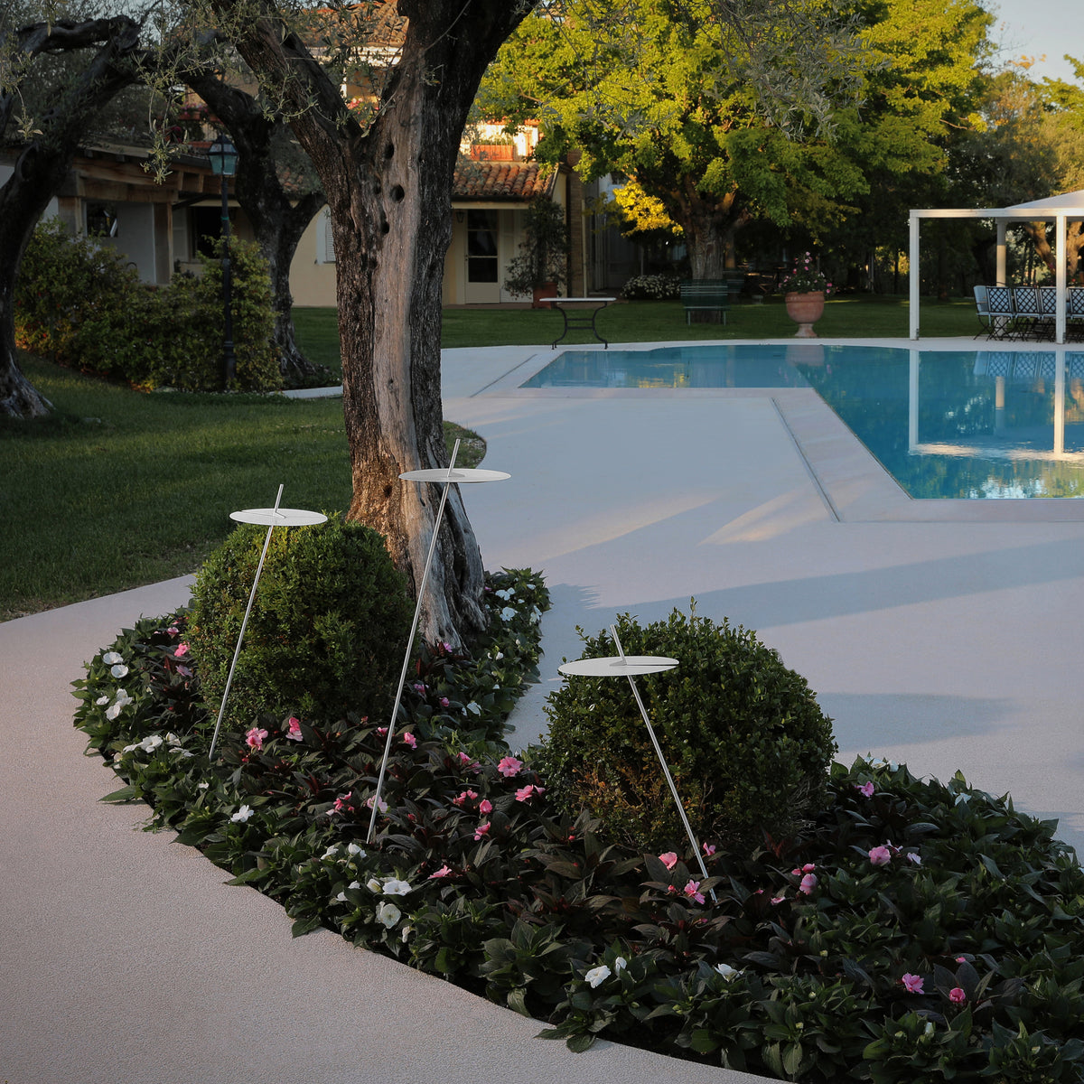 Xana Outdoor Floor Lamp