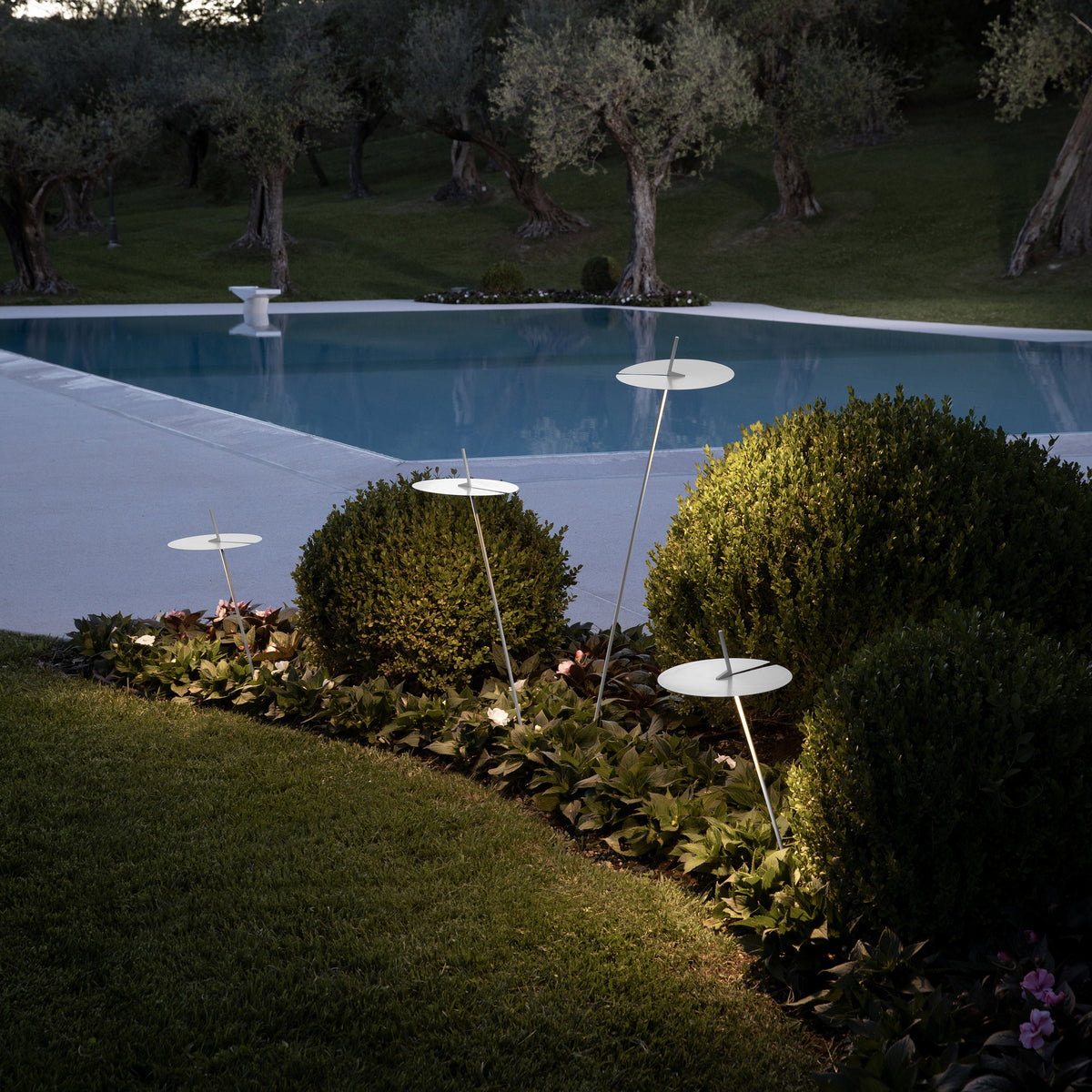 Xana Outdoor Floor Lamp